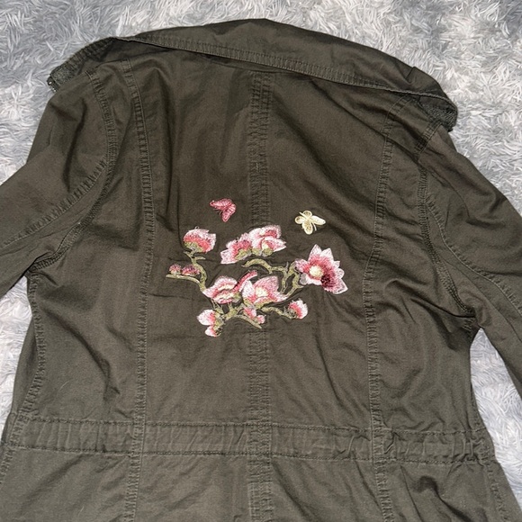 Green Embroidered Jacket - Picture 4 of 4
